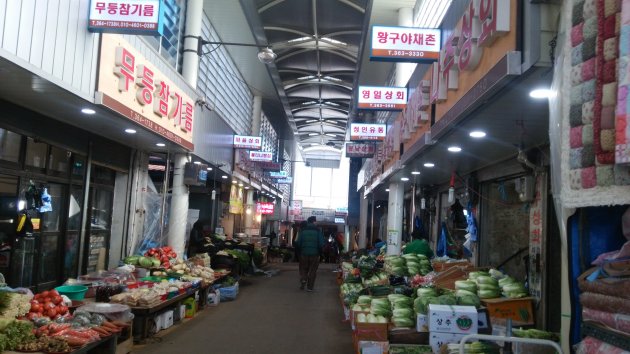 良洞景烈路市場内の風景